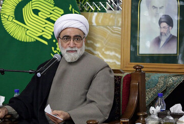 حضرت آیت‌الله سیدمجتبی خامنه‌ای از فضلای سرآمد حوزه و دارای مرتبه اجتهاد است