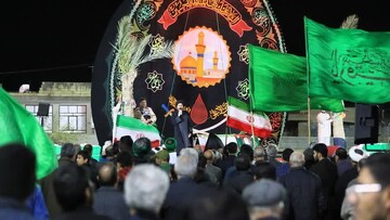 تصاویر/ بیعت عاشورایی مهریزی ها با نائب امام زمان(عج) پای نخل عزای امام حسین(ع)