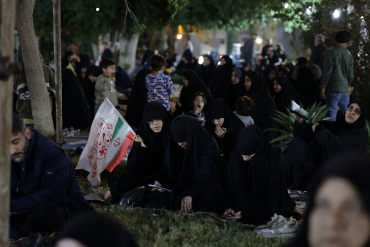 تصاویر/ بوشهری‌ها میدان را خالی نمی کنند