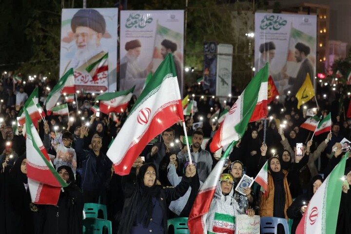 تصاویر/ بوشهری‌ها میدان را خالی نمی کنند