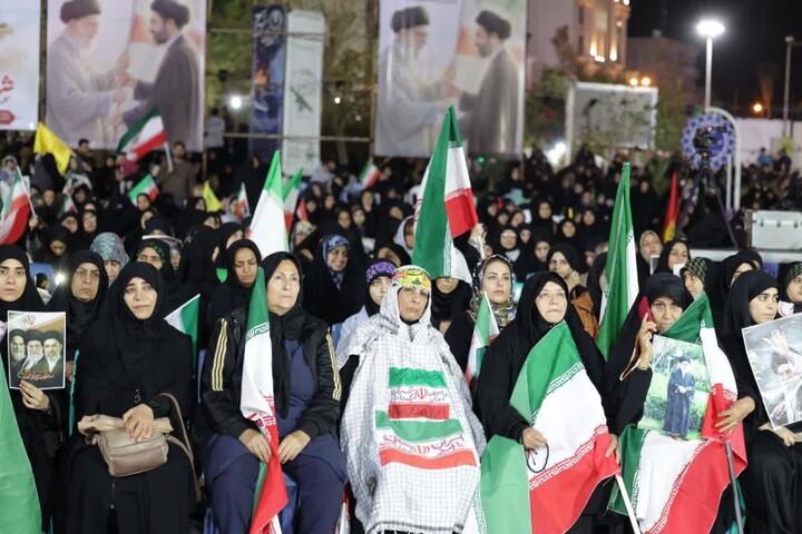 تصاویر/ بوشهری‌ها میدان را خالی نمی کنند
