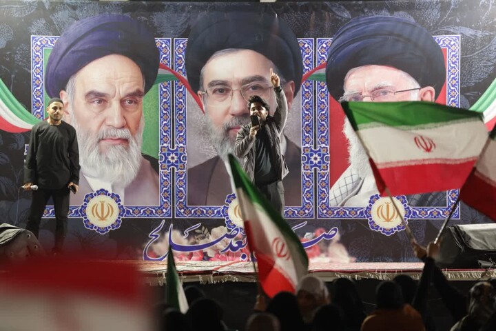 تصاویر/ بوشهری‌ها میدان را خالی نمی کنند