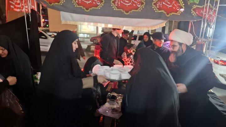 تصاویر/فعالیت موکب مدیریت حوزه علمیه خواهران استان مرکزی در جنگ رمضان