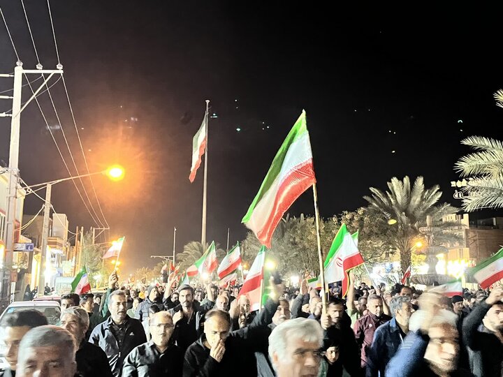 تصاویر/ راهپیمایی شبانه مردم بافق
