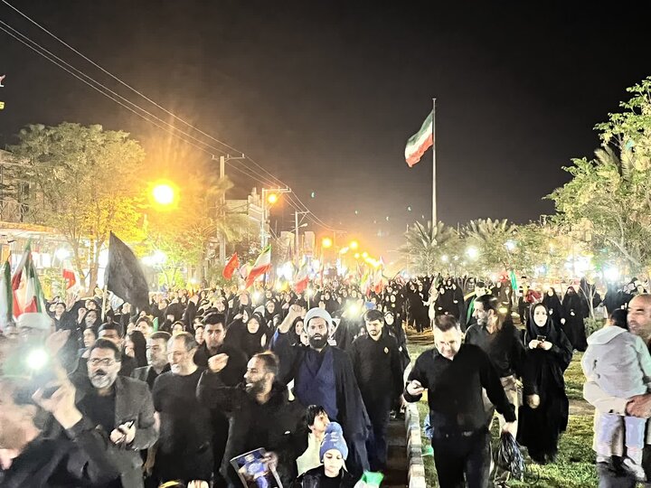 تصاویر/ راهپیمایی شبانه مردم بافق