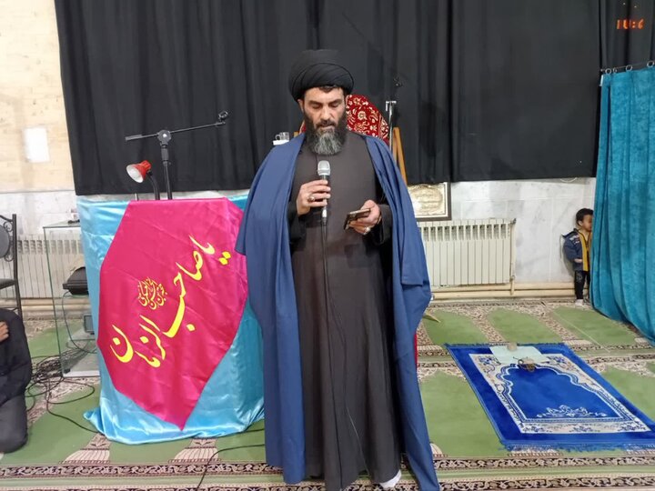 تصاویر/حضور با شکوه روحانیون و مردم شهر انار در مراسم بیعت با امام امت