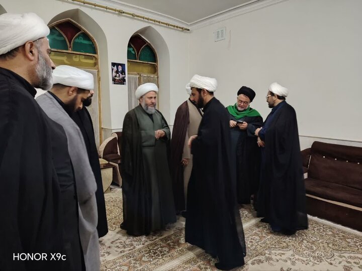 تصاویر/حضور تبیینی امام جمعه در مساجدو جلسه ائمه جماعات منطقه یک شهر آران وبیدگل