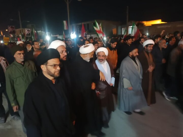 تصاویر/ عزاداری خیابانی مردم آبپخش در سوگ رهبر انقلاب