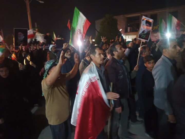 تصاویر/ عزاداری خیابانی مردم آبپخش در سوگ رهبر انقلاب