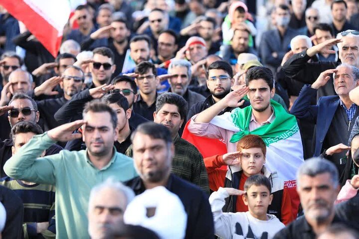 تصاویر/ بیعت عاشورایی مهریزی ها با نائب امام زمان(عج) پای نخل عزای امام حسین(ع)