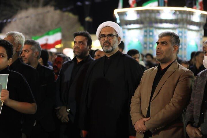 تصاویر/ بیعت عاشورایی مهریزی ها با نائب امام زمان(عج) پای نخل عزای امام حسین(ع)