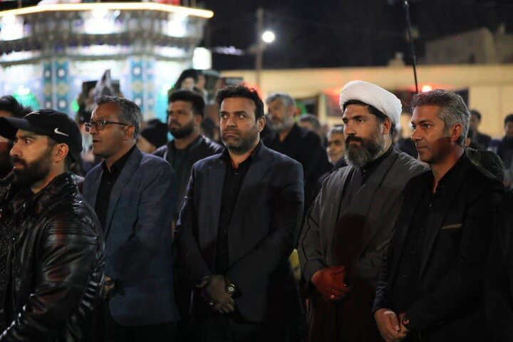 تصاویر/ بیعت عاشورایی مهریزی ها با نائب امام زمان(عج) پای نخل عزای امام حسین(ع)