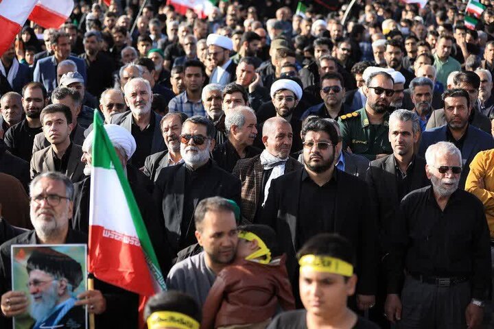 تصاویر/ بیعت عاشورایی مهریزی ها با نائب امام زمان(عج) پای نخل عزای امام حسین(ع)