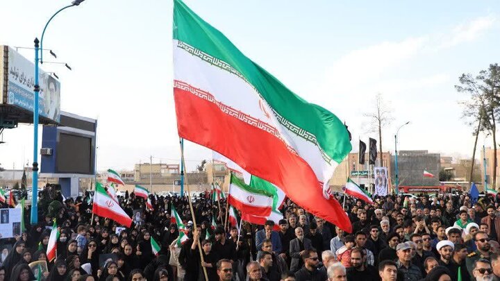 تصاویر/ بیعت عاشورایی مهریزی ها با نائب امام زمان(عج) پای نخل عزای امام حسین(ع)