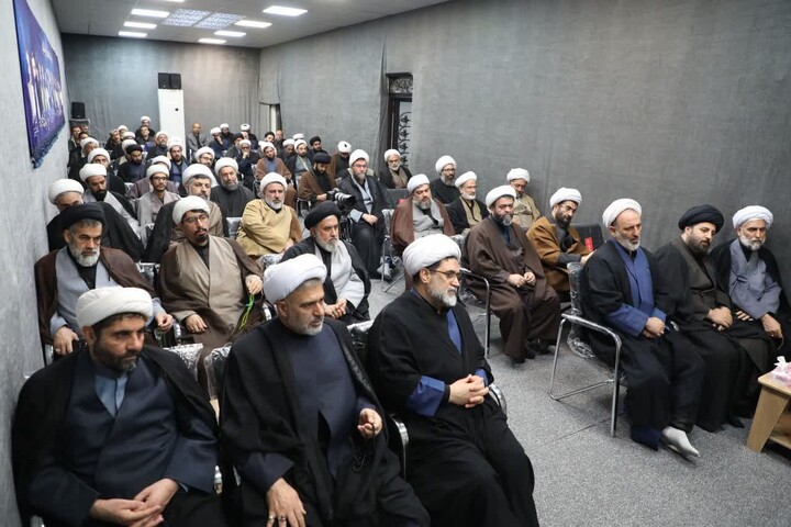 تصاویر/ بیعت علما، روحانیون و اقشار مختلف مردم سمنان با حضرت آیت الله سید مجتبی خامنه‌ای