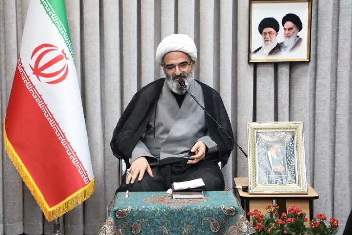 تصاویر/ بیعت علما، روحانیون و اقشار مختلف مردم سمنان با حضرت آیت الله سید مجتبی خامنه‌ای