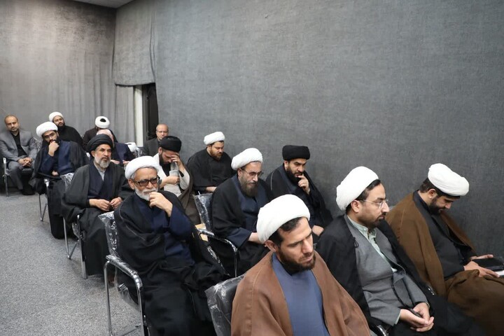 تصاویر/ بیعت علما، روحانیون و اقشار مختلف مردم سمنان با حضرت آیت الله سید مجتبی خامنه‌ای