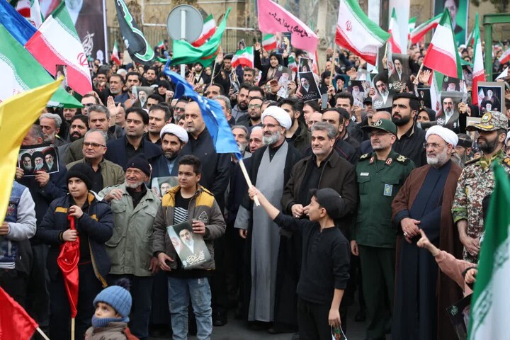 تصاویر/ اجتماع بیعت مردم ولایتمدار شهرستان سمنان با حضرت آیت‌الله سیدمجتبی خامنه‌ای