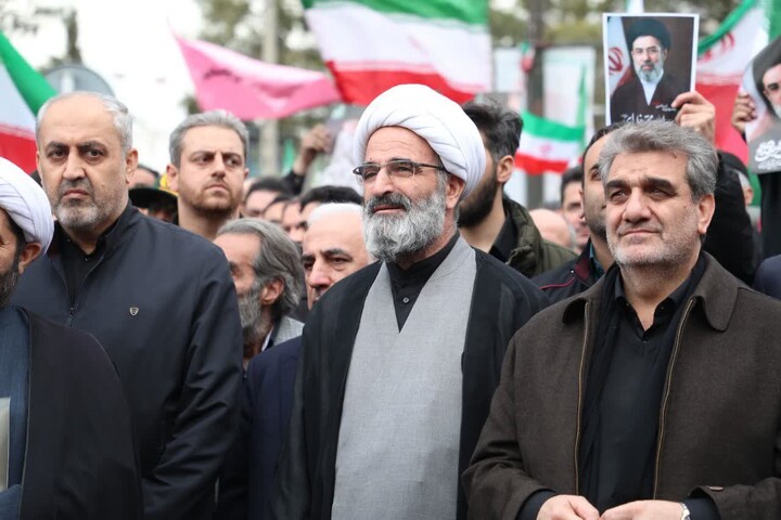 تصاویر/ اجتماع بیعت مردم ولایتمدار شهرستان سمنان با حضرت آیت‌الله سیدمجتبی خامنه‌ای