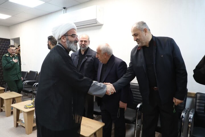 تصاویر/ بیعت جمعی از مسئولین و اعضای شورای تأمین استان سمنان با رهبر معظم انقلاب اسلامی