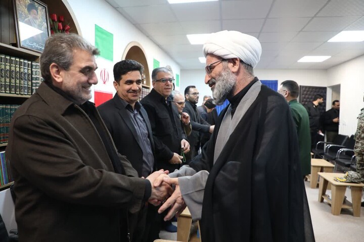تصاویر/ بیعت جمعی از مسئولین و اعضای شورای تأمین استان سمنان با رهبر معظم انقلاب اسلامی