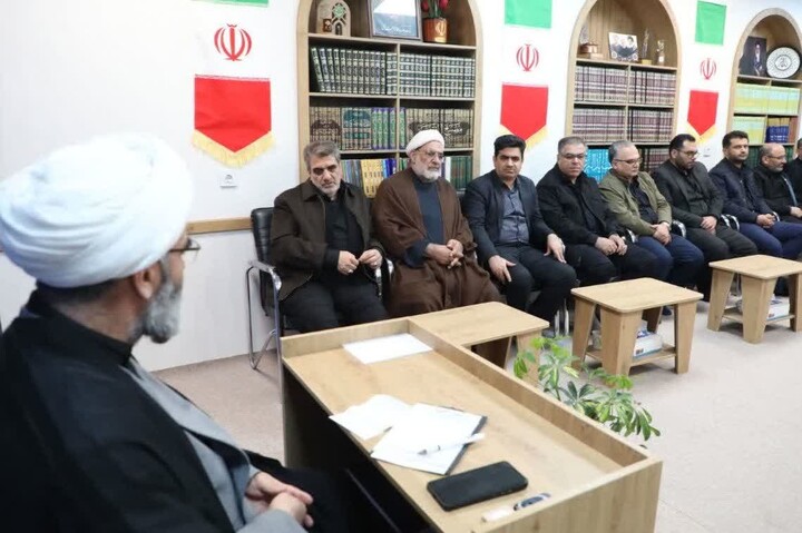 تصاویر/ بیعت جمعی از مسئولین و اعضای شورای تأمین استان سمنان با رهبر معظم انقلاب اسلامی