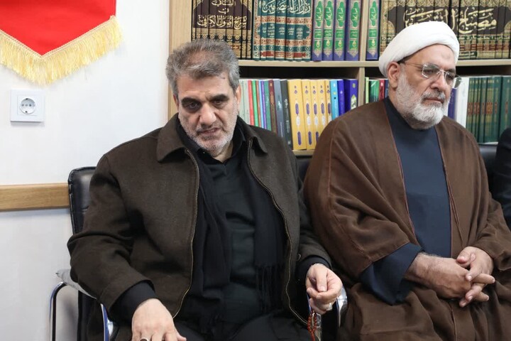 تصاویر/ بیعت جمعی از مسئولین و اعضای شورای تأمین استان سمنان با رهبر معظم انقلاب اسلامی