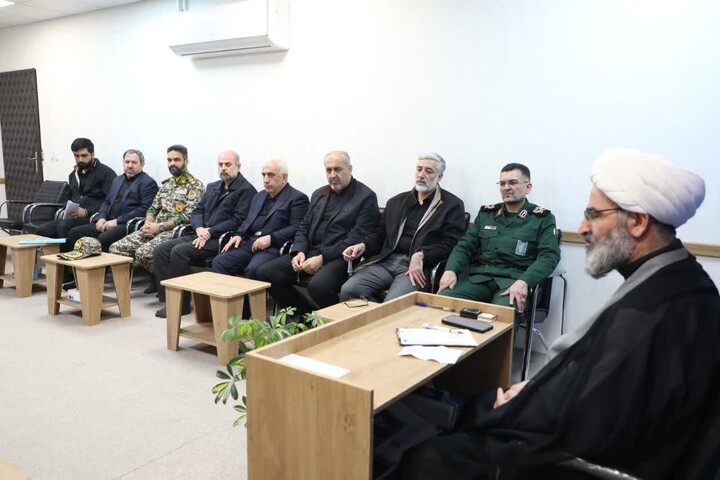 تصاویر/ بیعت جمعی از مسئولین و اعضای شورای تأمین استان سمنان با رهبر معظم انقلاب اسلامی