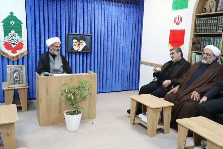 تصاویر/ بیعت جمعی از مسئولین و اعضای شورای تأمین استان سمنان با رهبر معظم انقلاب اسلامی