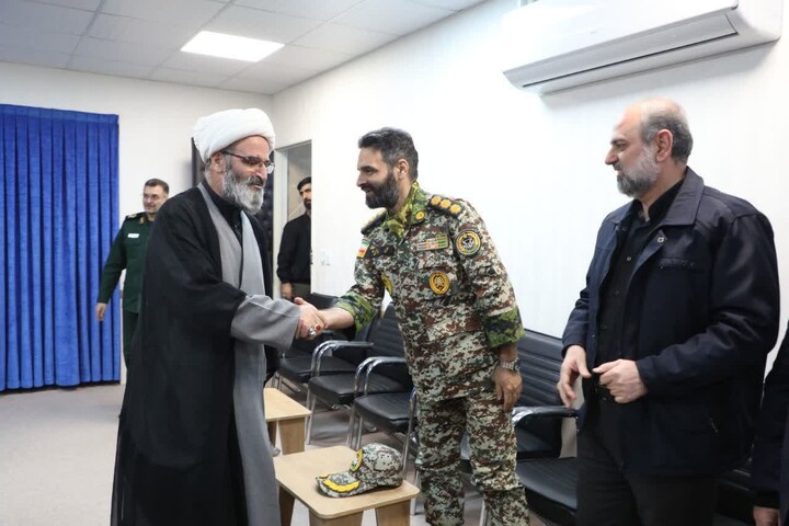 تصاویر/ بیعت جمعی از مسئولین و اعضای شورای تأمین استان سمنان با رهبر معظم انقلاب اسلامی