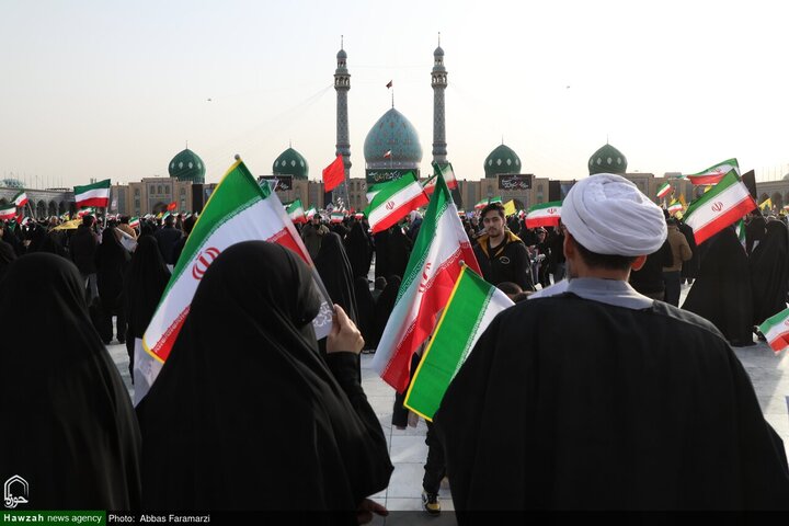 Photos/ Qom, Cœur Battant de la Révolution, Témoigne d’une Union Historique à Jamkaran /L’hommage d’allégeance au Ayatollah Mojtaba Khamenei