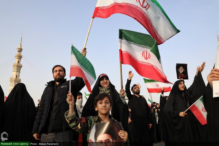 Photos/ Qom, Cœur Battant de la Révolution, Témoigne d’une Union Historique à Jamkaran /L’hommage d’allégeance au Ayatollah Mojtaba Khamenei