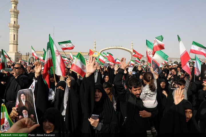 Photos/ Qom, Cœur Battant de la Révolution, Témoigne d’une Union Historique à Jamkaran /L’hommage d’allégeance au Ayatollah Mojtaba Khamenei