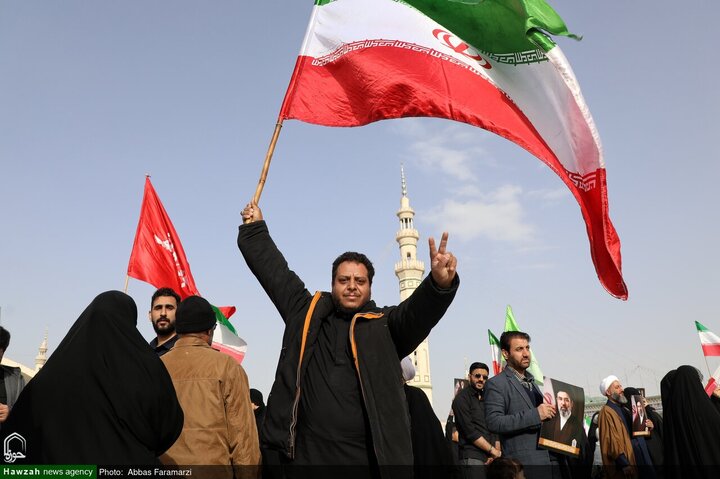 Photos/ Qom, Cœur Battant de la Révolution, Témoigne d’une Union Historique à Jamkaran /L’hommage d’allégeance au Ayatollah Mojtaba Khamenei