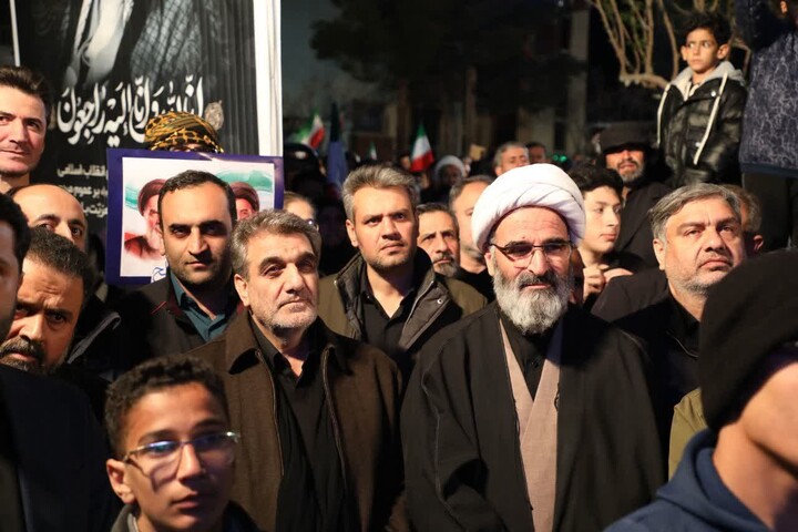 تصاویر/ نهمین شب اجتماع مردم سمنان در خون‌خواهی شهادت امام خامنه ای (رضوان الله تعالی علیه) و محکومیت جنایات آمریکا و رژیم صهیونیستی