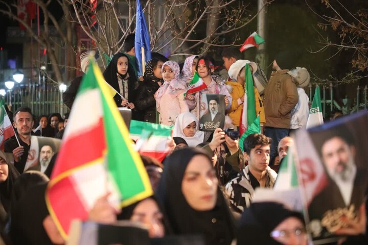 تصاویر/ نهمین شب اجتماع مردم سمنان در خون‌خواهی شهادت امام خامنه ای (رضوان الله تعالی علیه) و محکومیت جنایات آمریکا و رژیم صهیونیستی