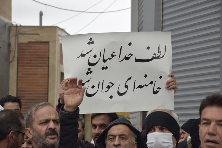 تصاویر/ دست بیعت شاهرودی‌ها با رهبر جدید امت اسلام، امام سید مجتبی خامنه‌ای