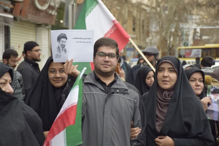 تصاویر/ دست بیعت شاهرودی‌ها با رهبر جدید امت اسلام، امام سید مجتبی خامنه‌ای