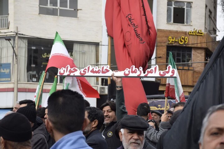 تصاویر/ دست بیعت شاهرودی‌ها با رهبر جدید امت اسلام، امام سید مجتبی خامنه‌ای