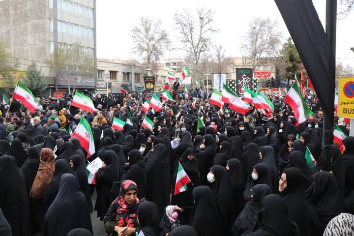 تصاویر/ دست بیعت شاهرودی‌ها با رهبر جدید امت اسلام، امام سید مجتبی خامنه‌ای