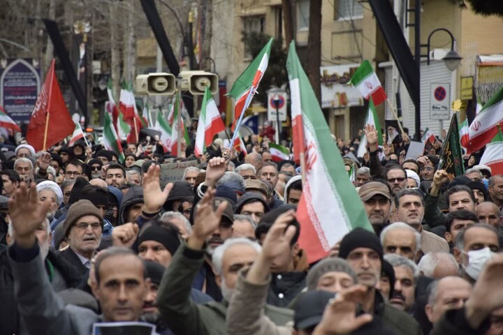 تصاویر/ دست بیعت شاهرودی‌ها با رهبر جدید امت اسلام، امام سید مجتبی خامنه‌ای