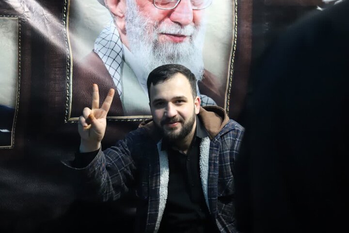 تصاویر/ خدمت رسانی موکب پیامبر اعظم مدرسه علمیه خاتم الانبیاء (ص) سنندج همزمان با بیعت مردم سنندج با آیت الله سید مجتبی خامنه‌ای