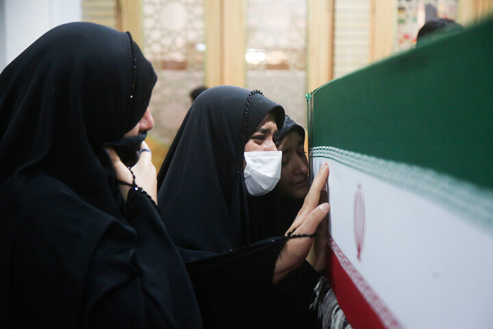 وداع با پیکر مطهر ۵ شهید حملات آمریکایی صهیونی در حرم بانوی کرامت