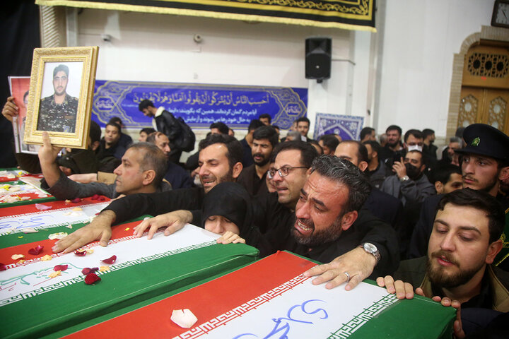 وداع با پیکر مطهر ۵ شهید حملات آمریکایی صهیونی در حرم بانوی کرامت