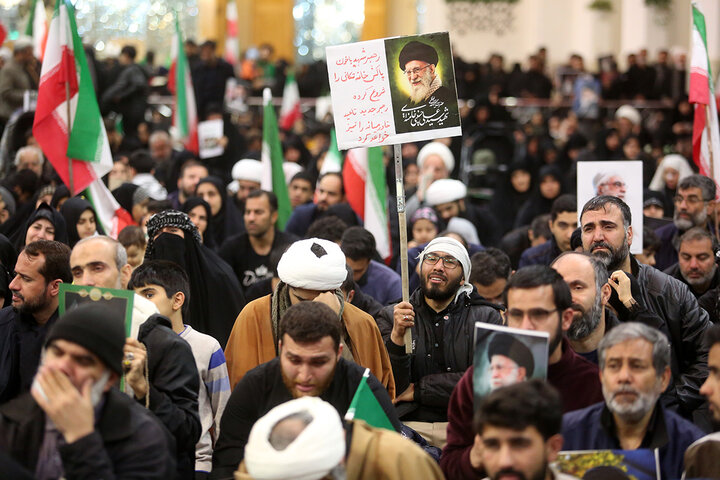 وداع با پیکر مطهر ۵ شهید حملات آمریکایی صهیونی در حرم بانوی کرامت