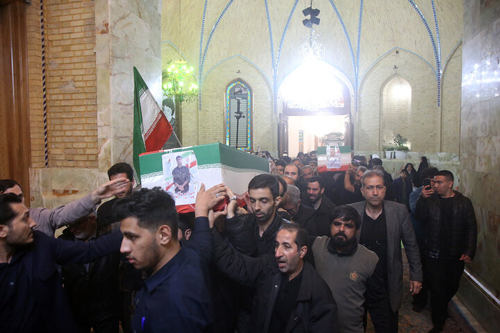 وداع با پیکر مطهر ۵ شهید حملات آمریکایی صهیونی در حرم بانوی کرامت