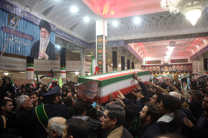 وداع با پیکر مطهر ۵ شهید حملات آمریکایی صهیونی در حرم بانوی کرامت