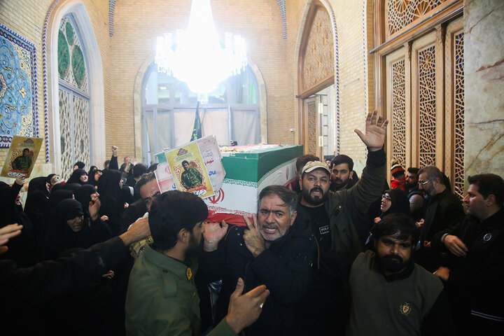 وداع با پیکر مطهر ۵ شهید حملات آمریکایی صهیونی در حرم بانوی کرامت