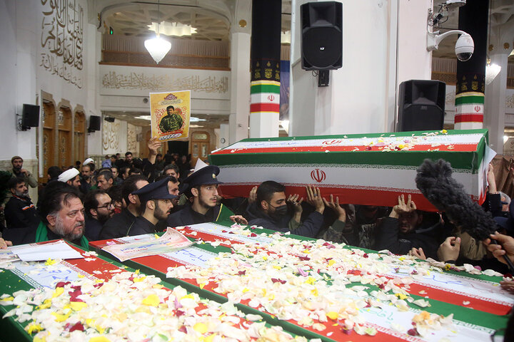 وداع با پیکر مطهر ۵ شهید حملات آمریکایی صهیونی در حرم بانوی کرامت