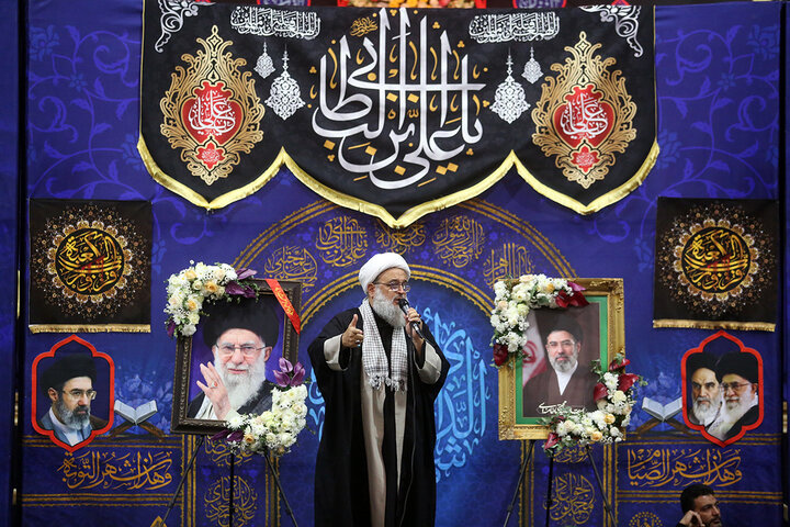 وداع با پیکر مطهر ۵ شهید حملات آمریکایی صهیونی در حرم بانوی کرامت